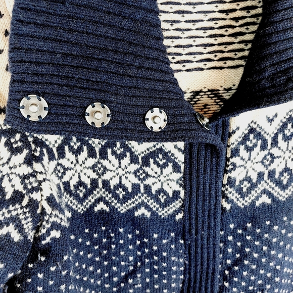 Eddie Bauer Womens Lambs Wool Nordic Snowflake Snap Shawl Collar Sweater Sz PM - Picture 3 of 6